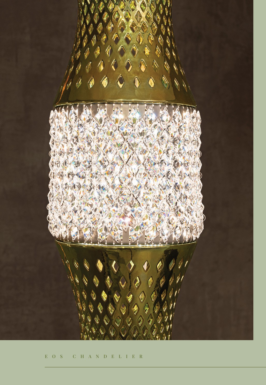 The crystal ring in close-up, with the green-gold eosin porcelain body above and below it