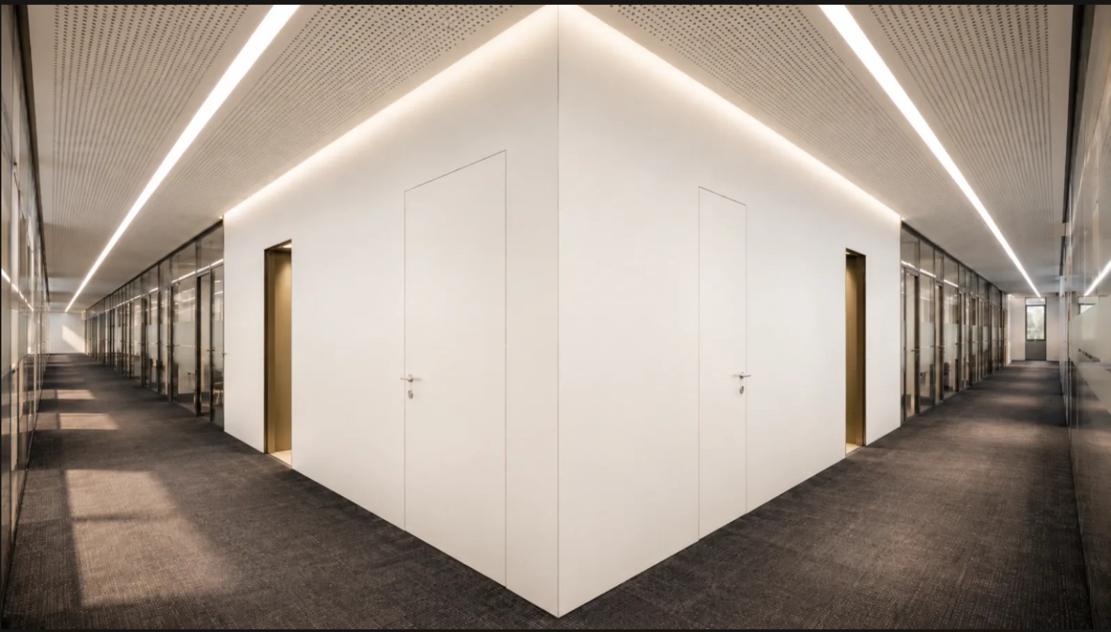 Corridor corner on an office floor in the Buda Castle palace