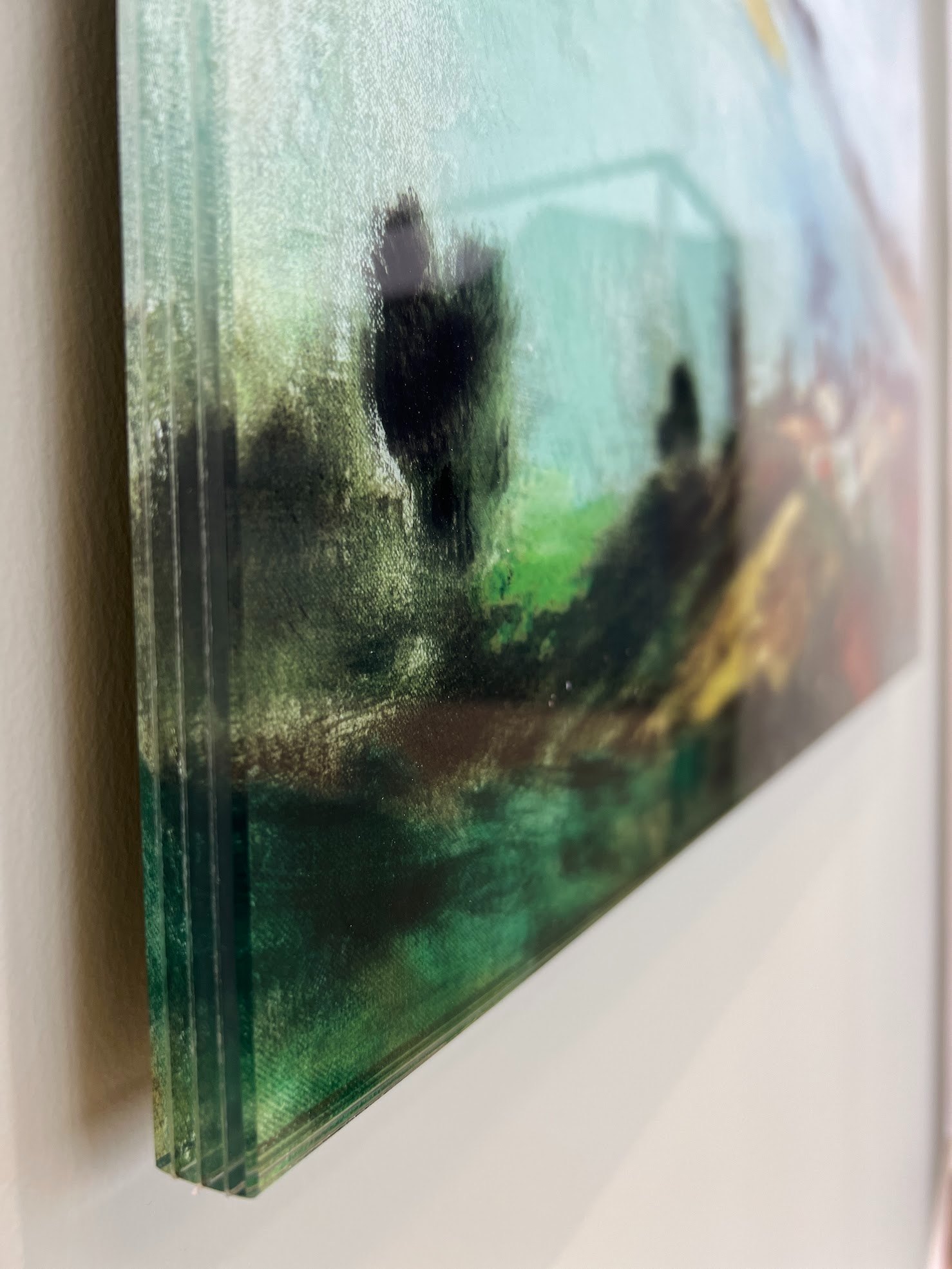 Close view of the glass picture’s edge: the offset green and dark layers of the laminate
